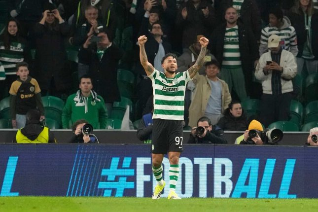 Pemain Sporting, Luis Suarez merayakan gol