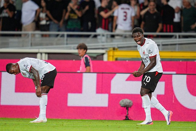 Alphadjo Cisse merayakan gol debut Serie A