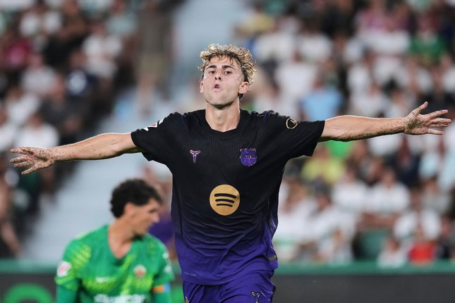 Fermin Lopez merayakan gol Barcelona