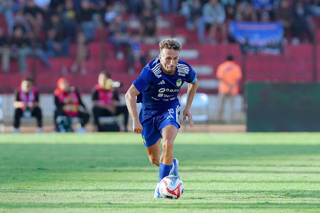 Aksi Ze Valente bersama PSIM Yogyakarta pada laga pramusim 2026/2027